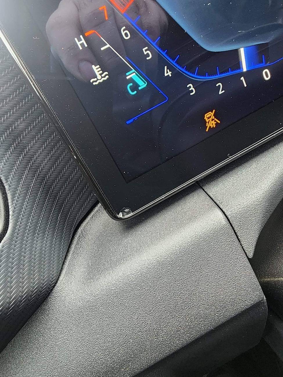 S650 Mustang What's the issue with the breaking screens? FB_IMG_1733280102460