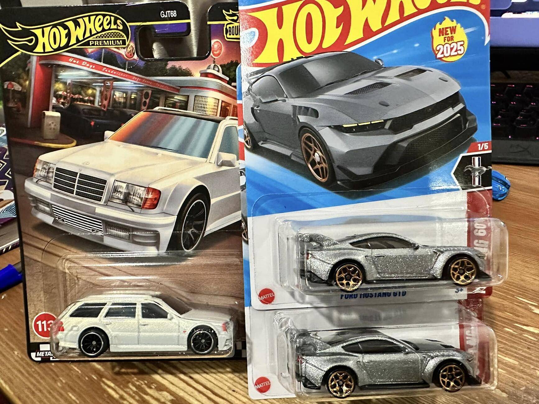 S650 Mustang First S650 2024 Ford Mustang Diecast! 1/18 Dark Horse in Carbonized Gray 1734911037491-nw