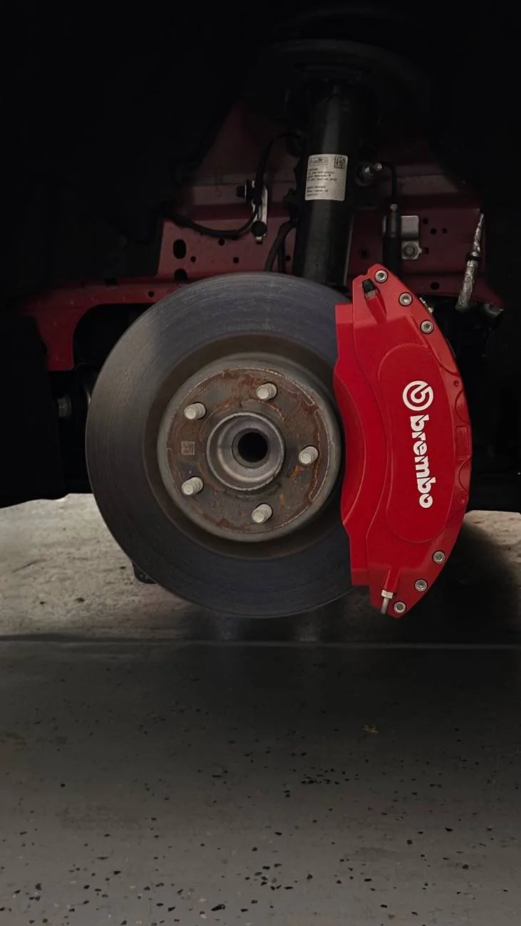 S650 Mustang AOOA brake caliper covers installed IMG_7004