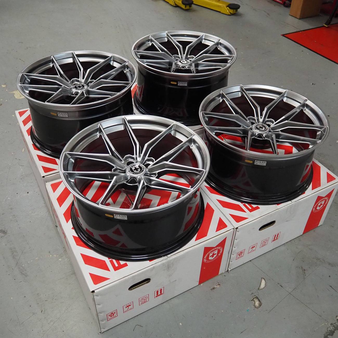 hre-ff21-liquid-metal-wheels-2.jpg