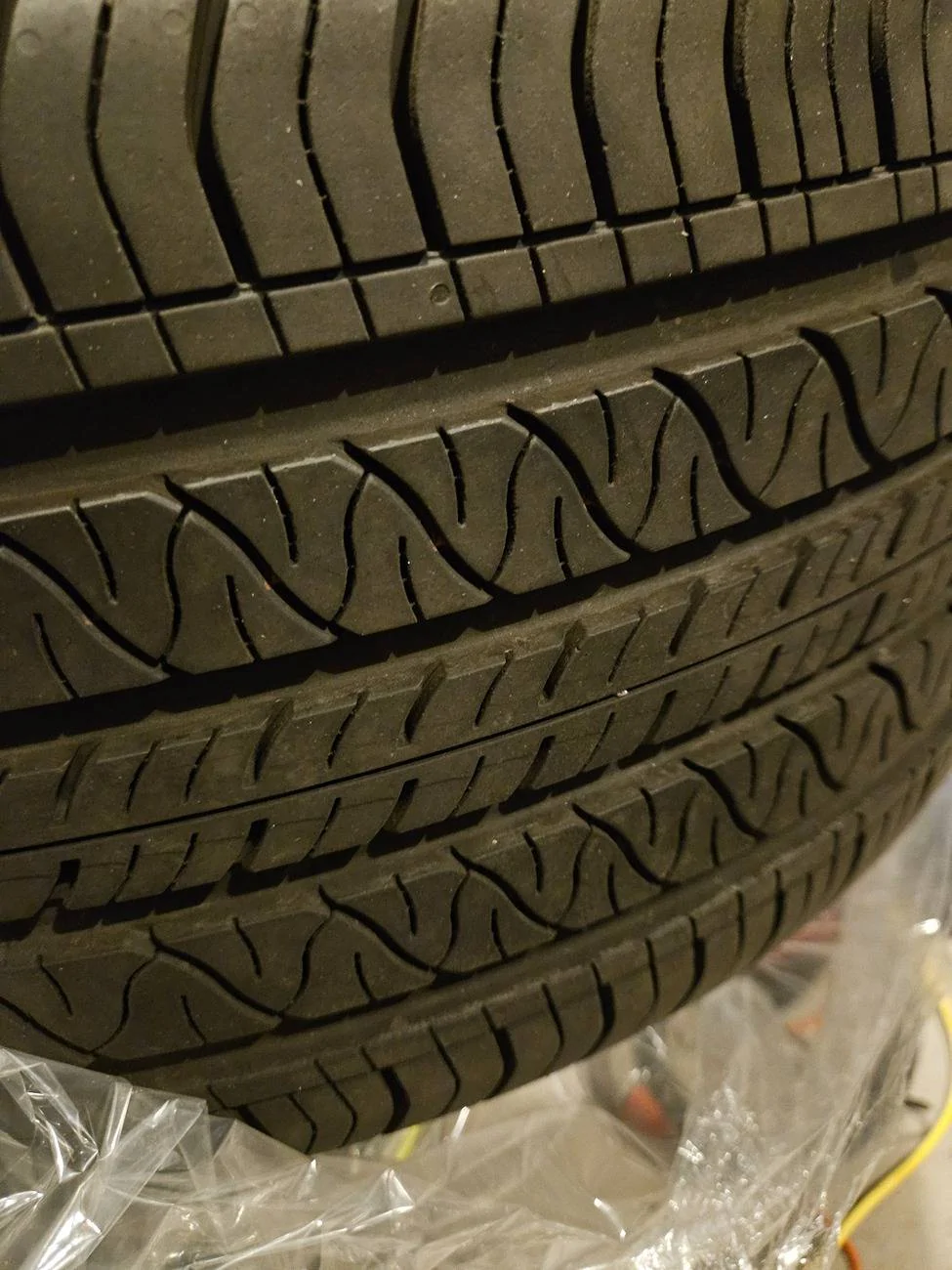 S650 Mustang Original Continental 255/40R19 96W all season with ~500 miles for sale 17369097158886507758516157021422