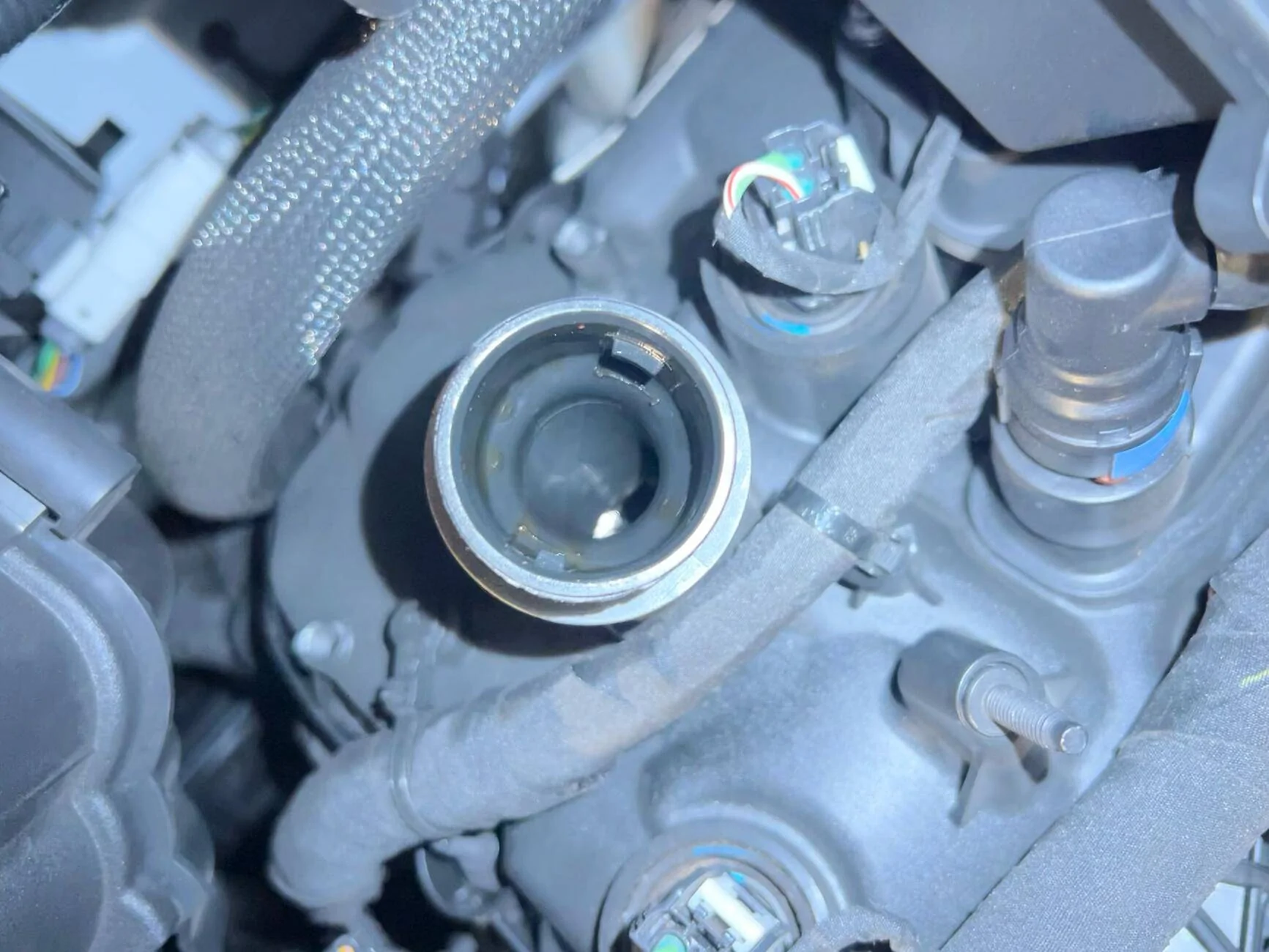 S650 Mustang What is this noise from oil cap? And why is there a "gap" in air/oil separator tempImagerQP1Kh