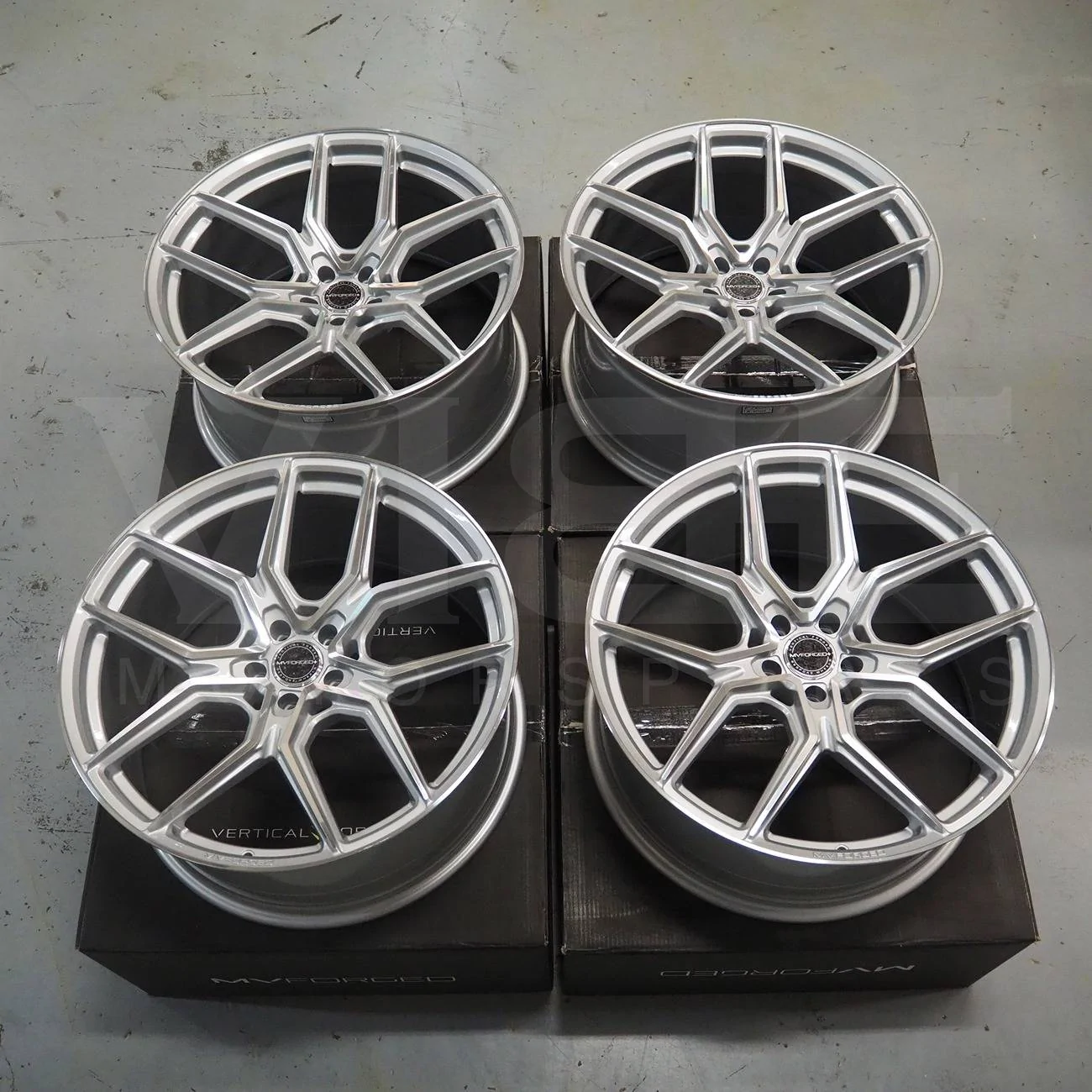 mv-forged-mvf5-diamond-silver-wheels-1.webp