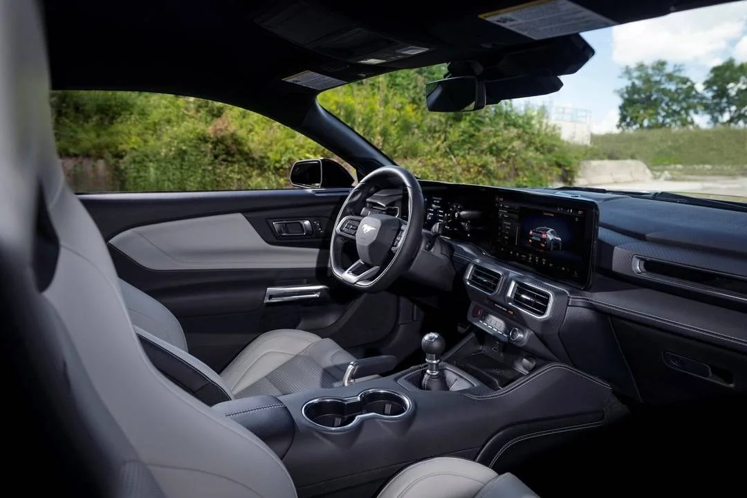 S650 Mustang Aux switches in a Mustang from the Bronco Sport? 54wz61bjuwn91