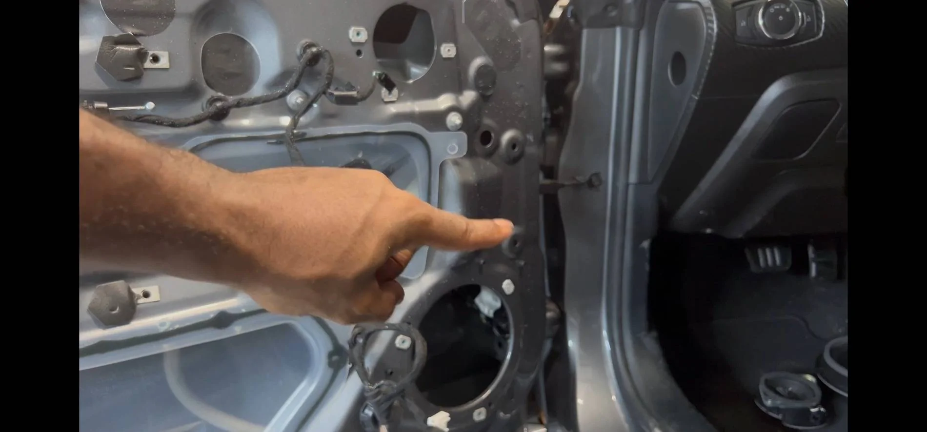 S650 Mustang Are the side mirrors with turn signals plug and play? Screenshot_20250314_230549_YouTu