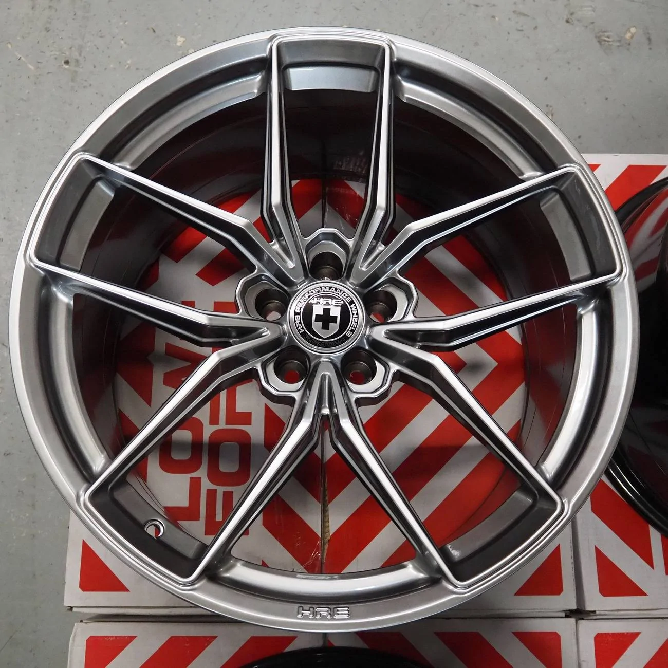 hre-ff21-liquid-metal-wheels-8 (1).webp
