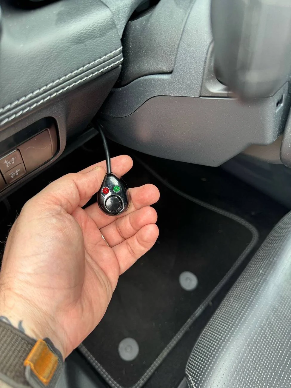 S650 Mustang What is this "FOB" connected to steering wheel FOB on Wire Under Steering Column