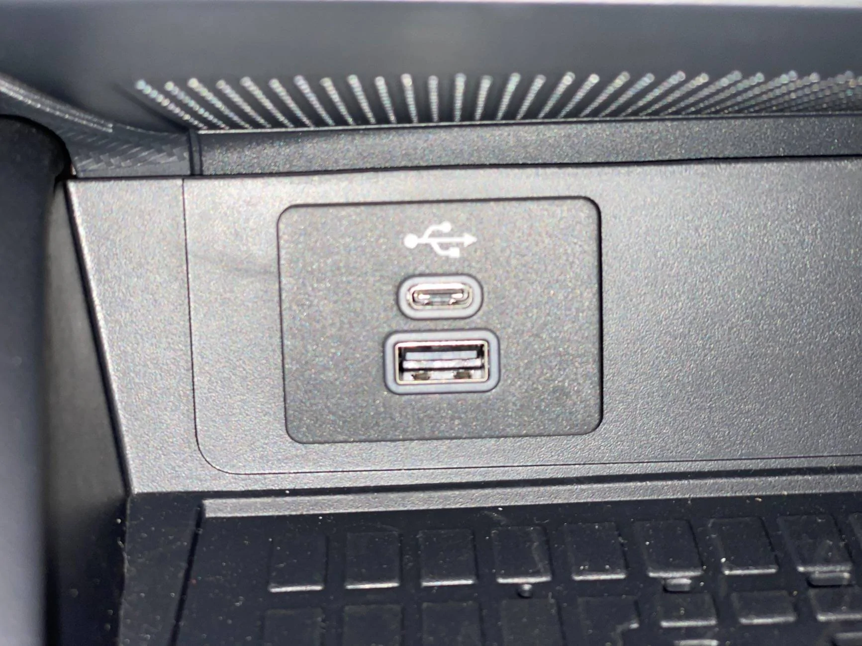 S650 Mustang USB Inside the Console Bin? IMG_3295