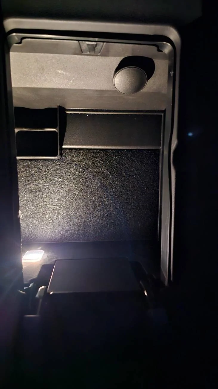 S650 Mustang USB Inside the Console Bin? 20250419_113455