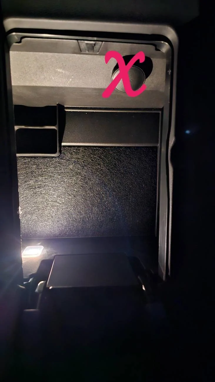 S650 Mustang USB Inside the Console Bin? IMG_6241