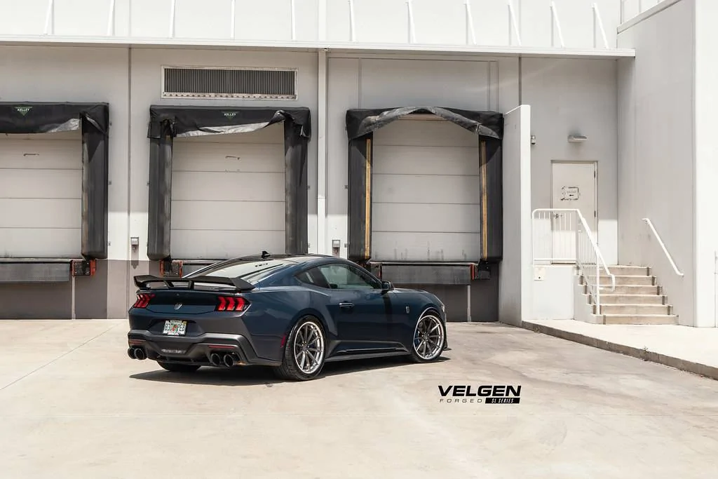 Blue Ember Metallic Darkhorse - VSL-01_3.webp