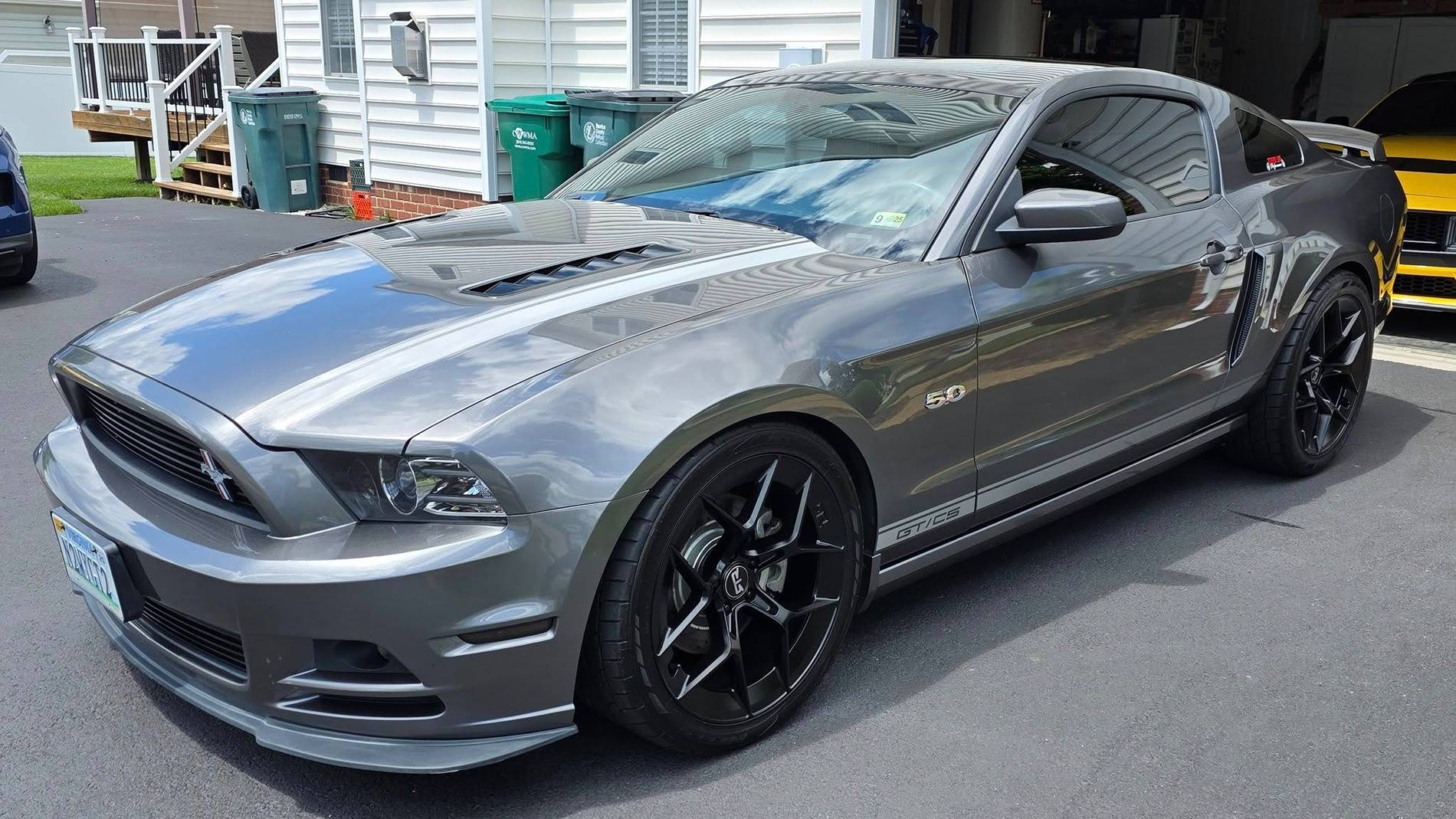 S650 Mustang Aston Martin Vanquish 2013 Grey 1