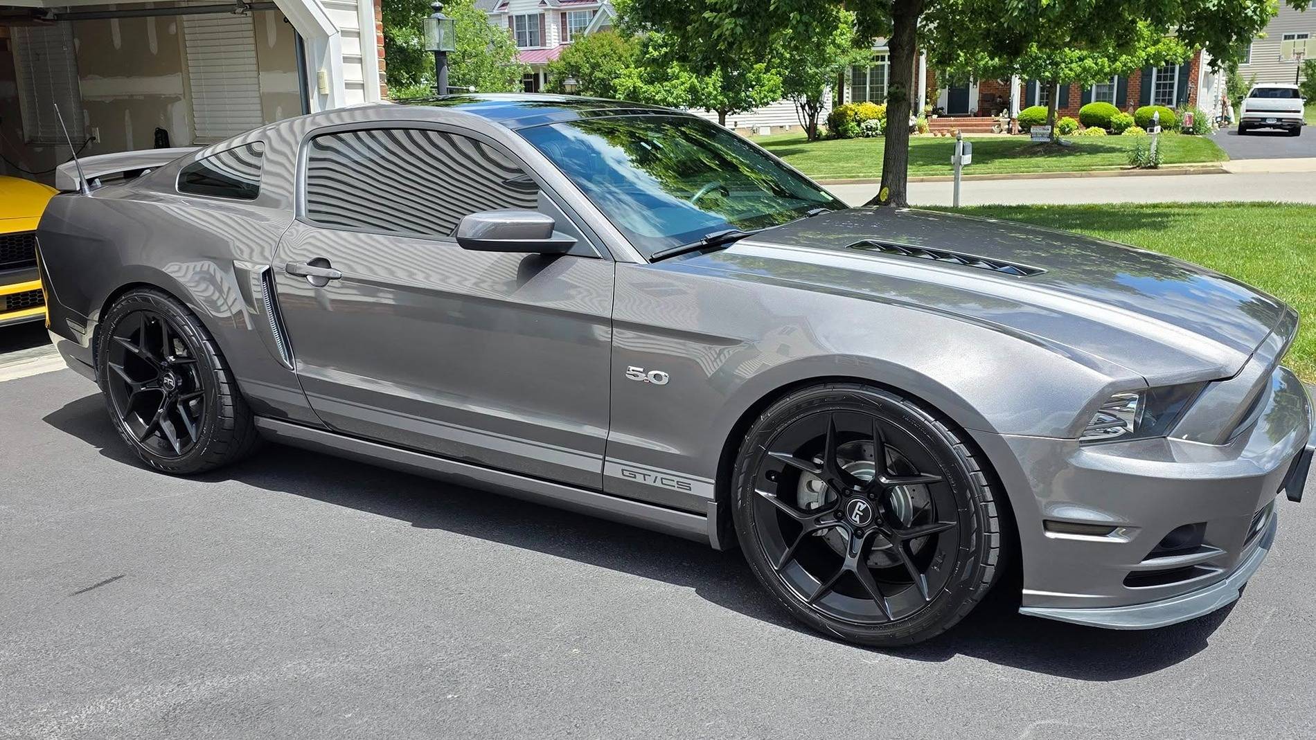 S650 Mustang Aston Martin Vanquish 2013 Grey 2
