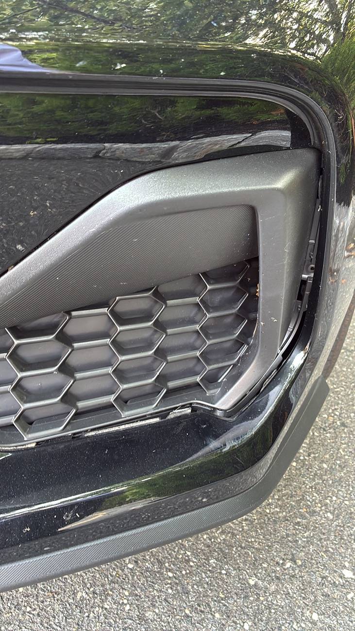 S650 Mustang Broken fake air vent 55D454CB-05A8-402D-95AC-6E3A1304200B