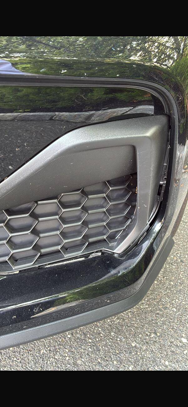 S650 Mustang Broken fake air vent IMG_2426