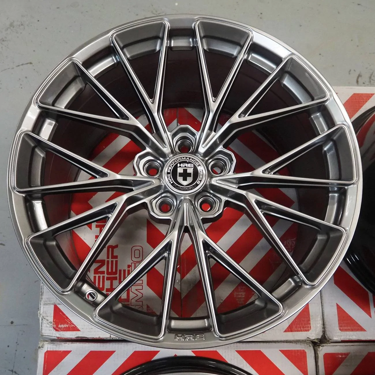 hre-ff28-liquid-metal-wheels-6.webp
