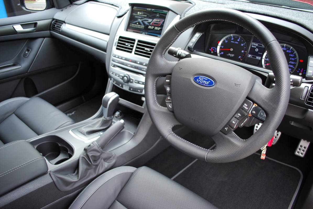S650 Mustang Hands On The Wheel – Cleaning Your Steering Wheel SWXR