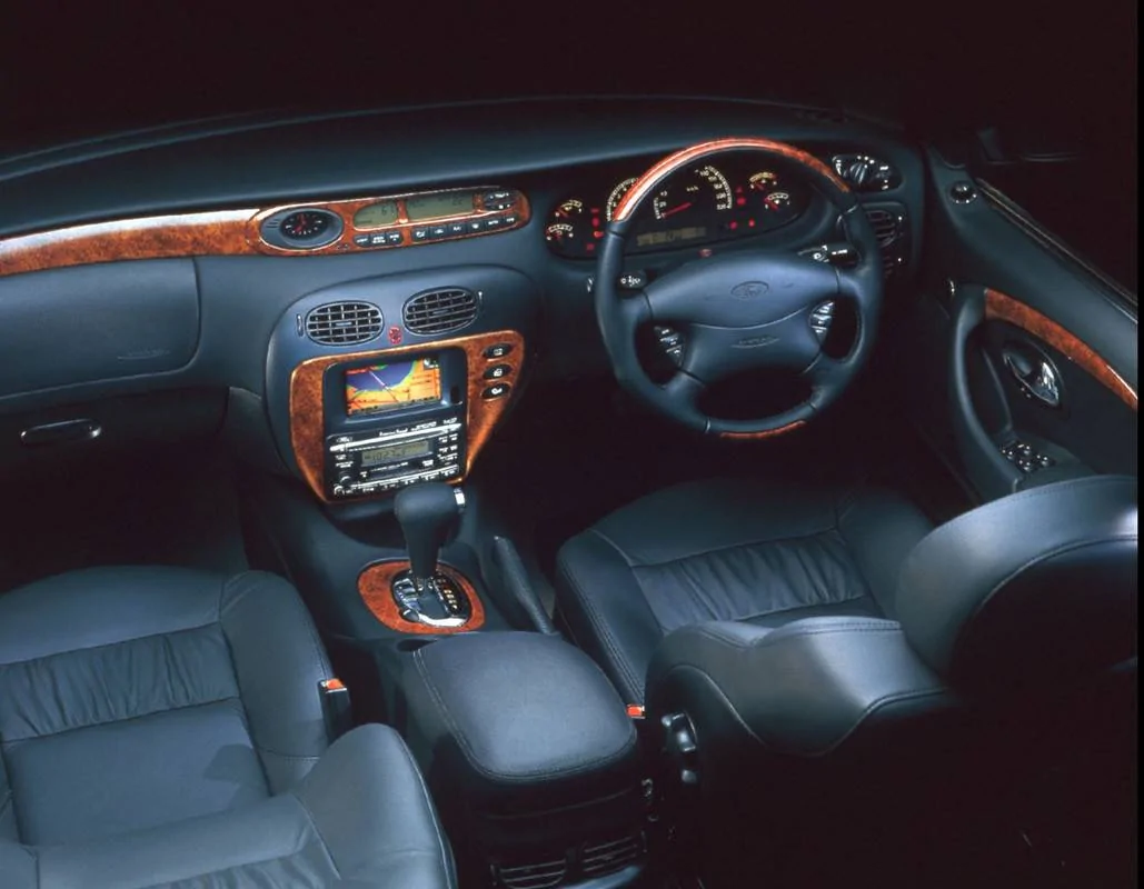 S650 Mustang Hands On The Wheel – Cleaning Your Steering Wheel AU-II-FAIRMONT-GHIA-WITH-OPTIONAL-SAT-NAV