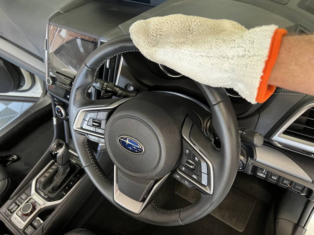S650 Mustang Hands On The Wheel – Cleaning Your Steering Wheel IMG-2134