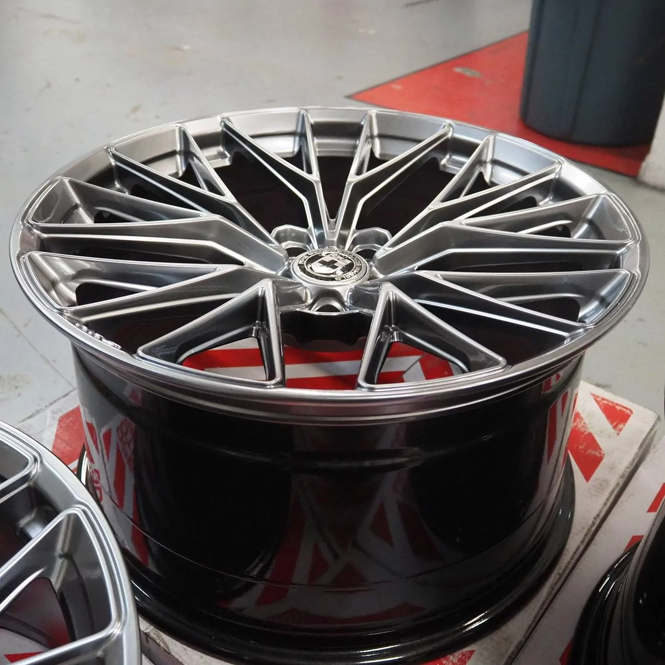 hre-ff28-liquid-metal-wheels-8.webp