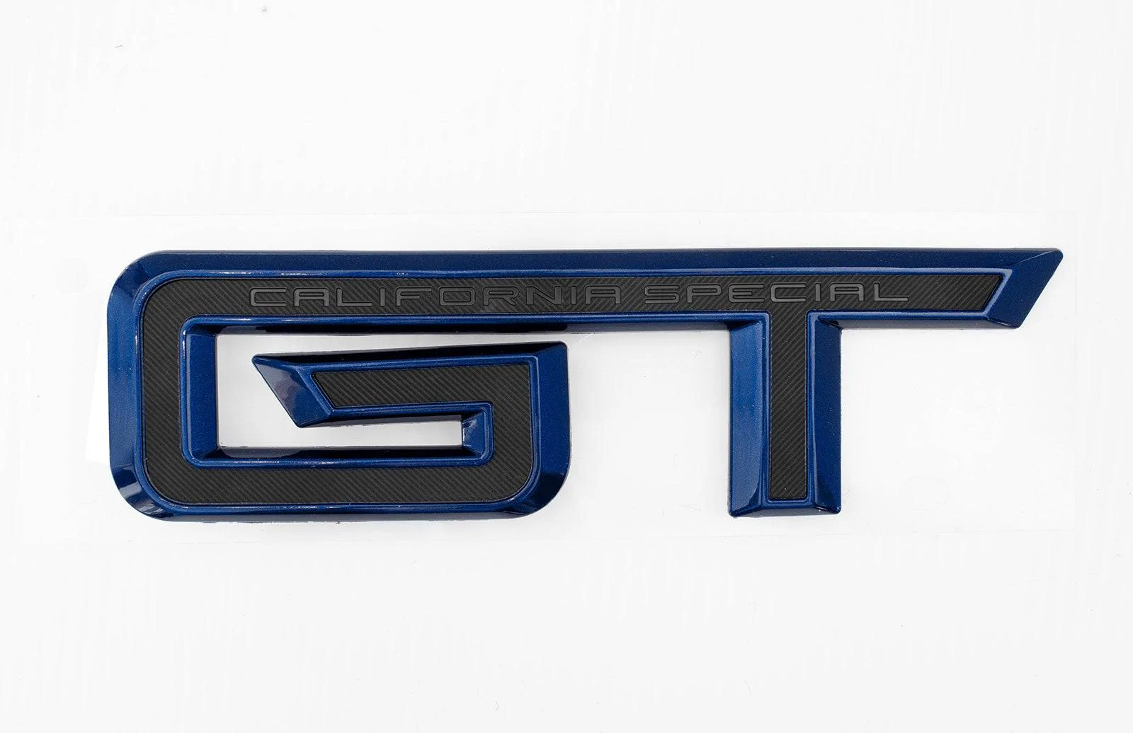 S650 Mustang Did you know there was something above your “GT” on the trunk lid? EM4000__3_1601x1036