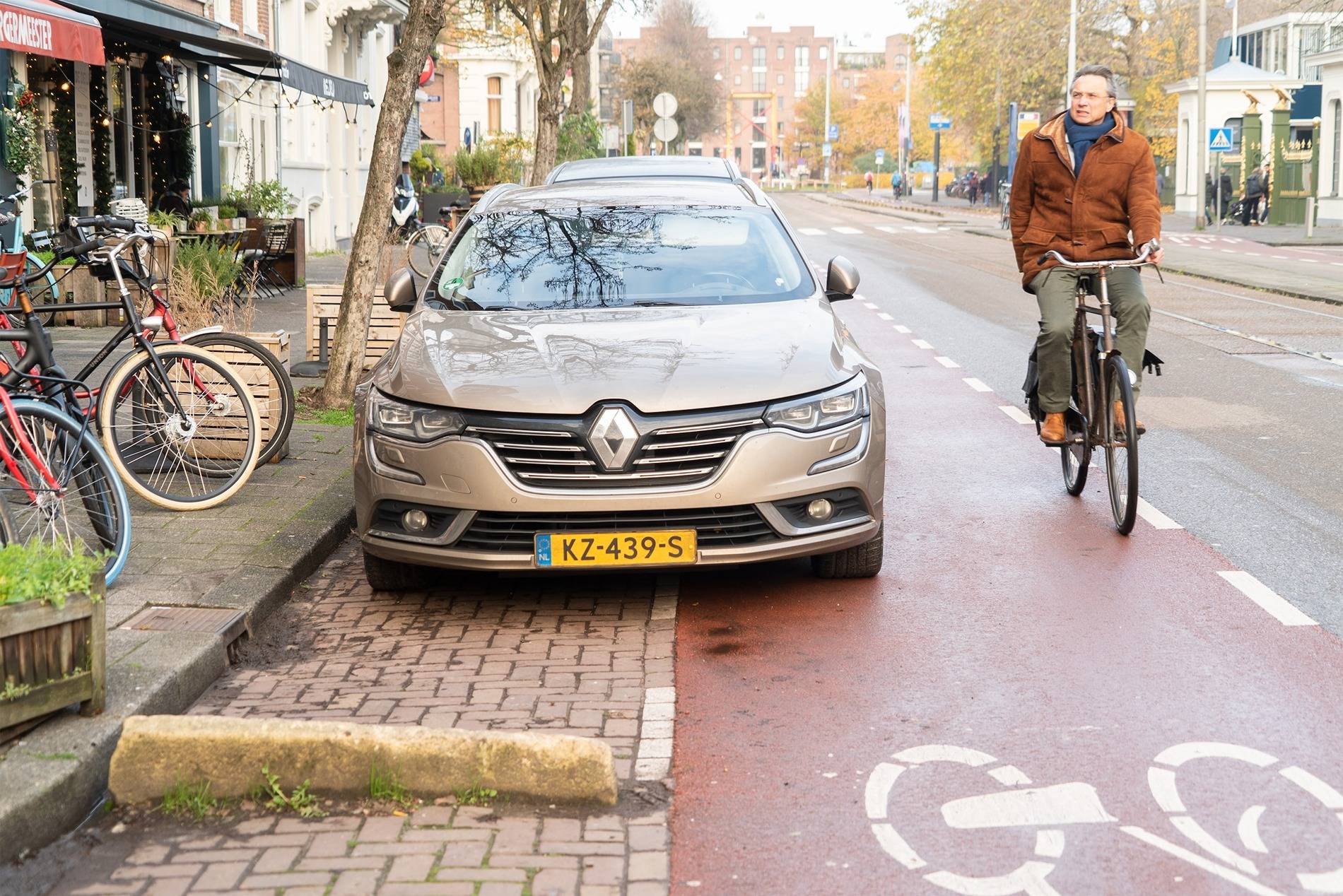 S650 Mustang Inexpensive Front Parking Camera System de-smalle-parkeervakken-in-de-plantage-kerklaan