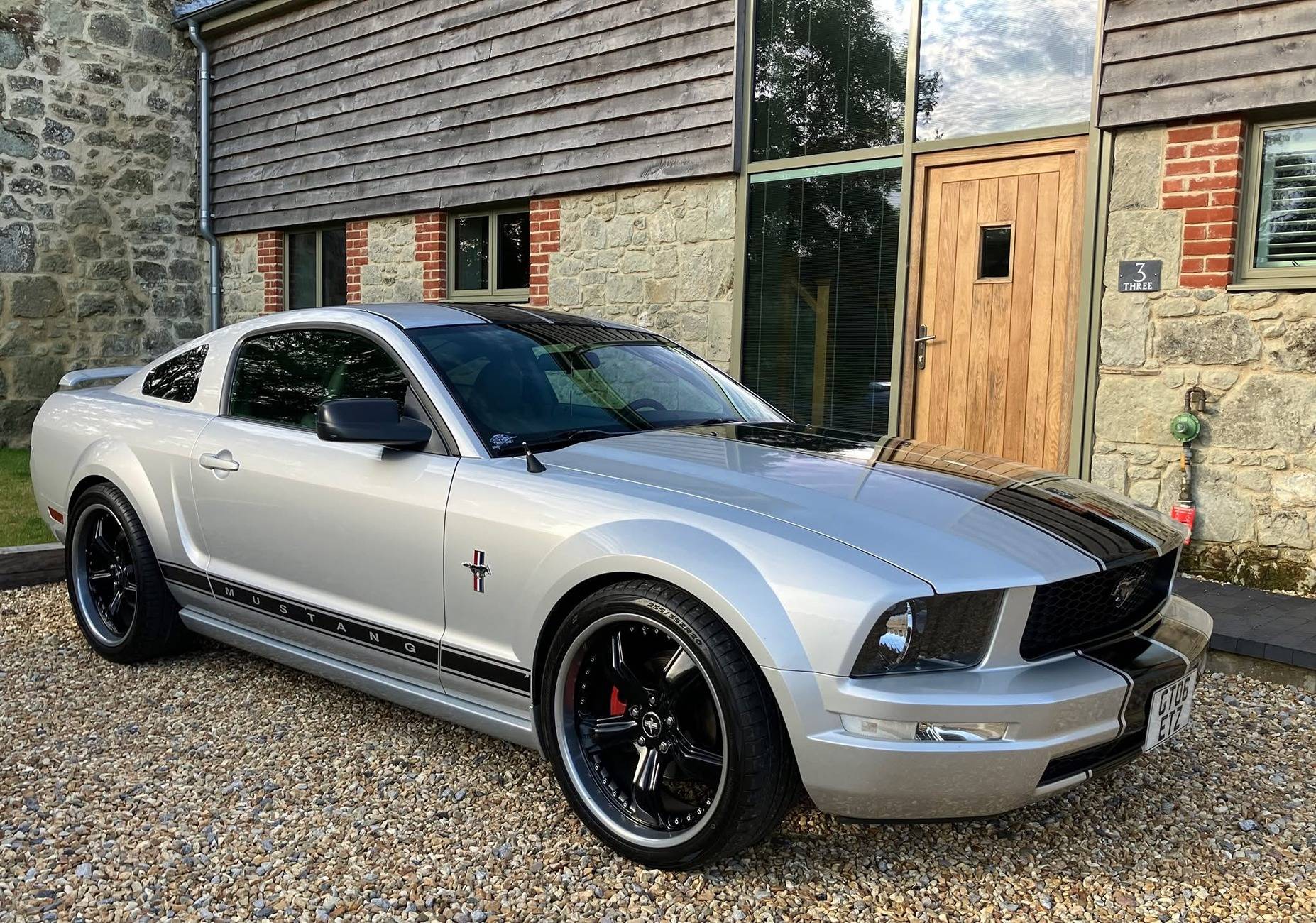 S650 Mustang Aston Martin Vanquish GT06 1.JPG