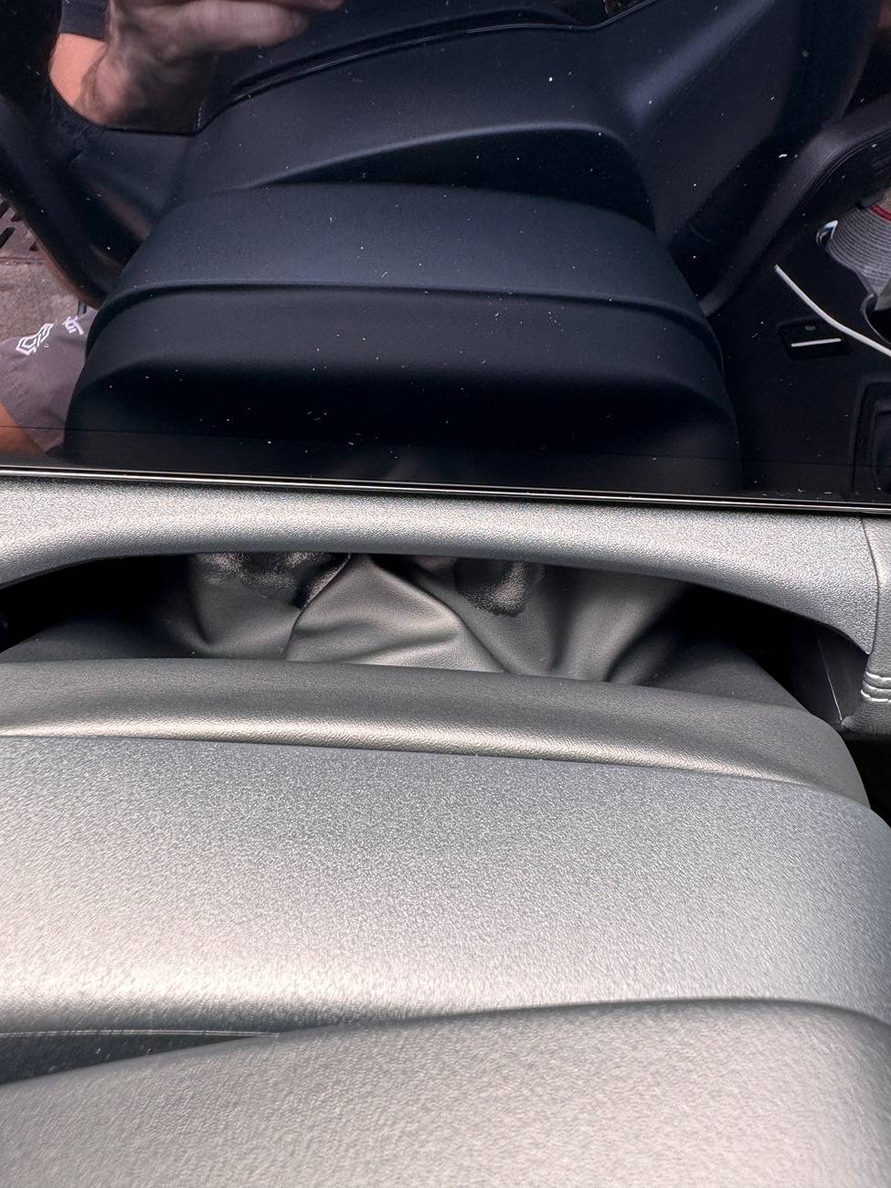 S650 Mustang Fluid leaking from top of steering under dashboard IMG_2027