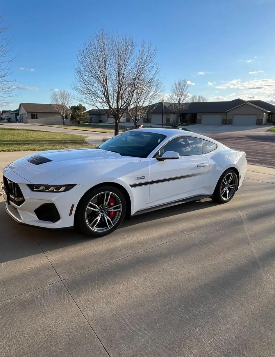 S650 Mustang Post your motorcycle along with your Mustang if you have one. 1753920916789-j