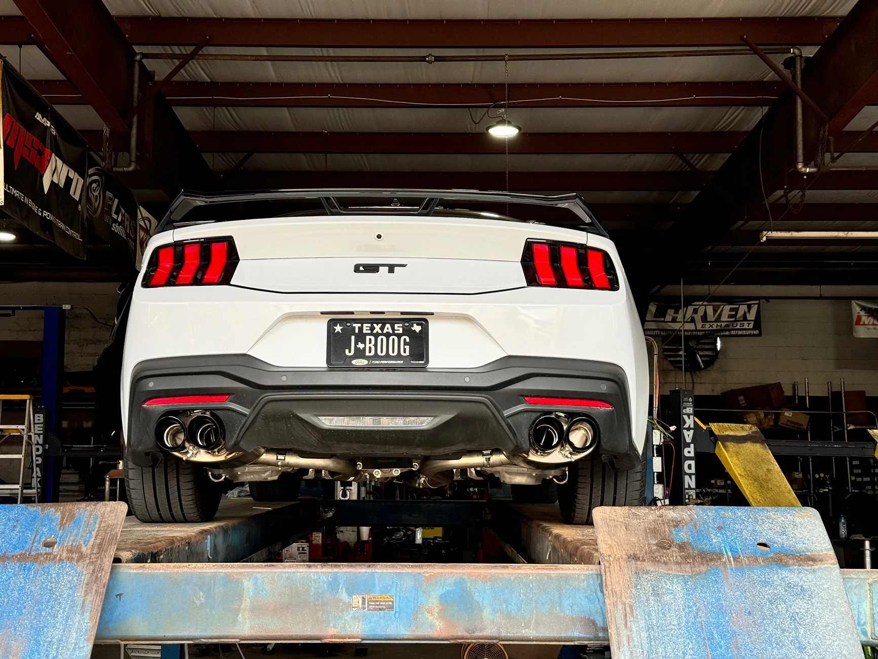 S650 Mustang Stuck between White or Silver IMG_4095