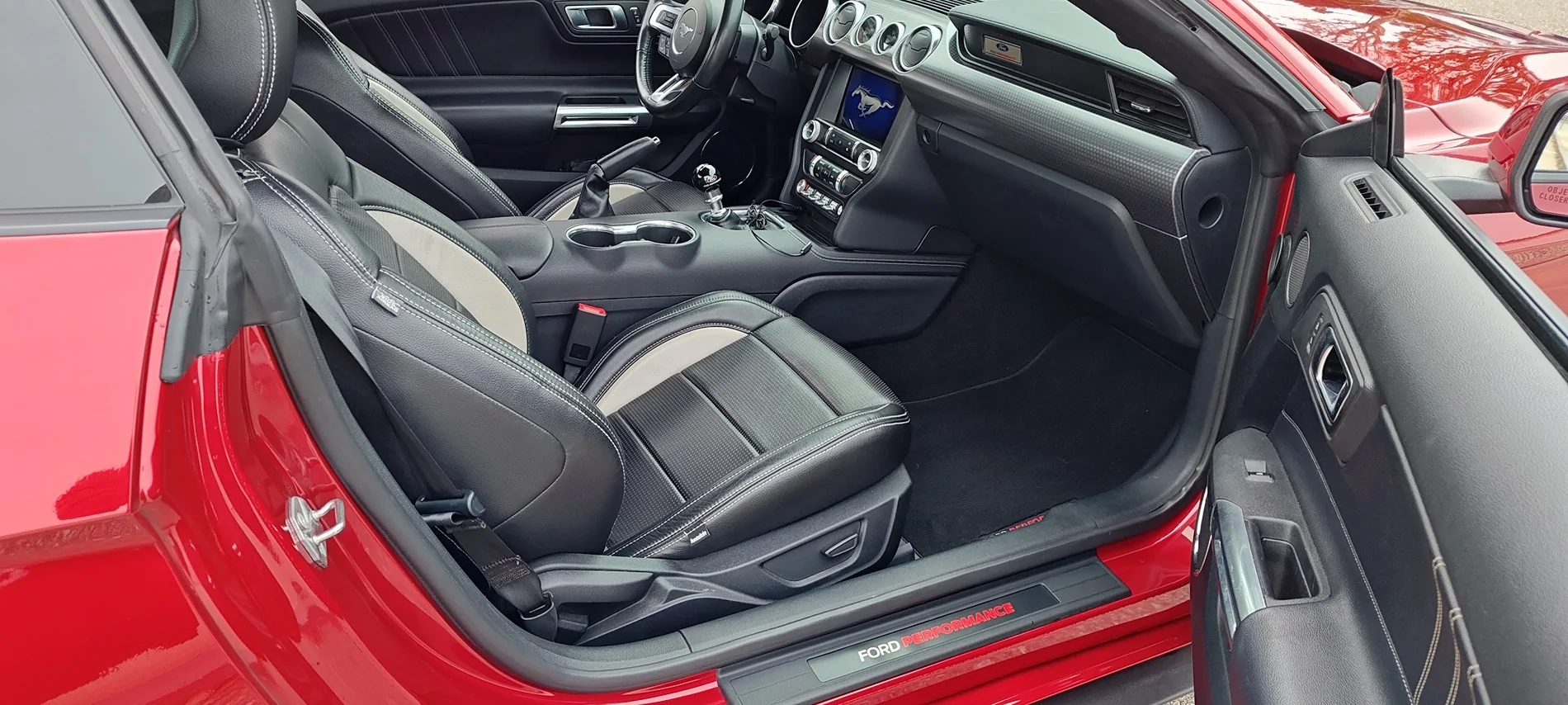 Interior 1.jpg