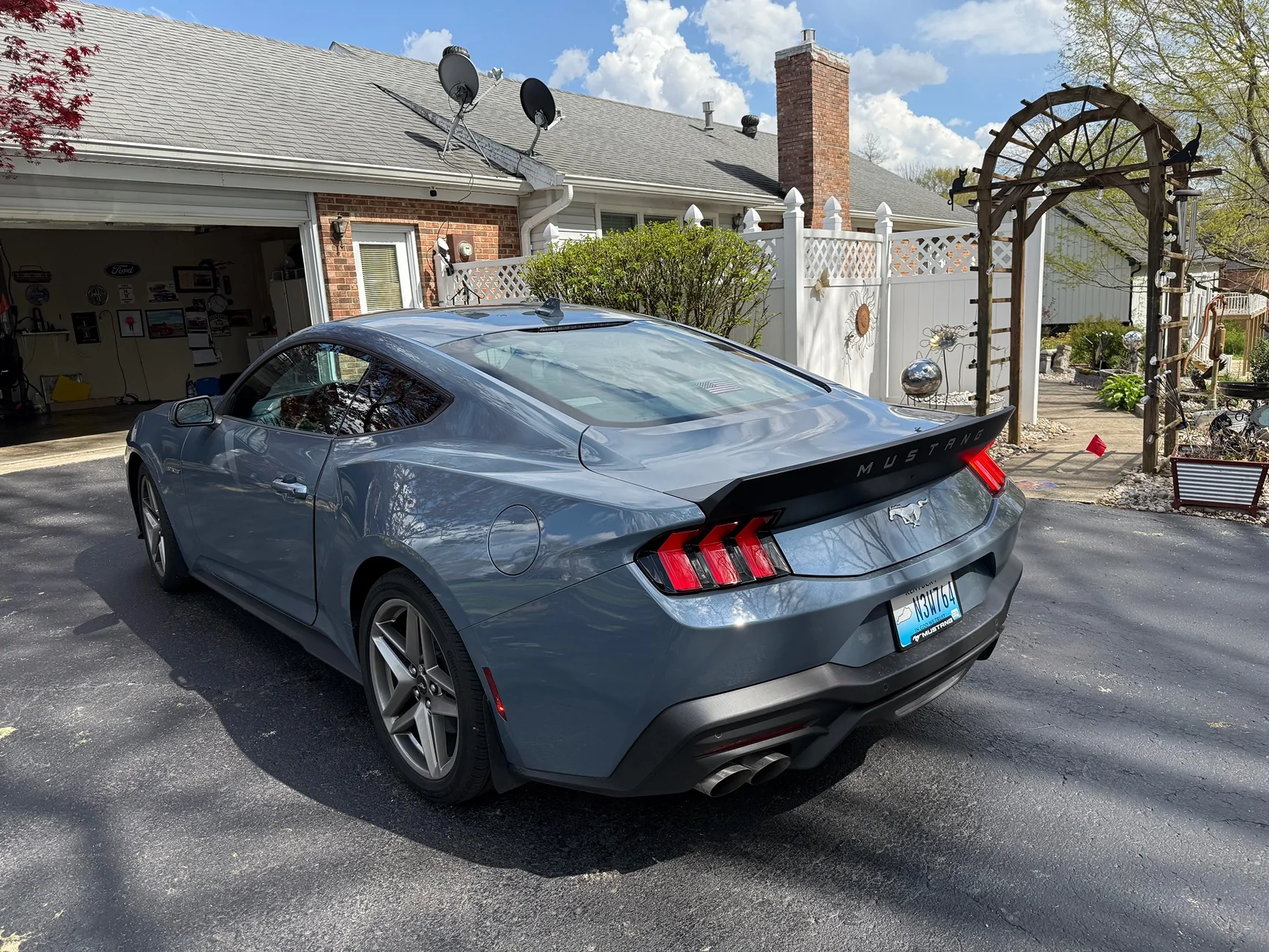 S650 Mustang Show me your spoiler! IMG_9023