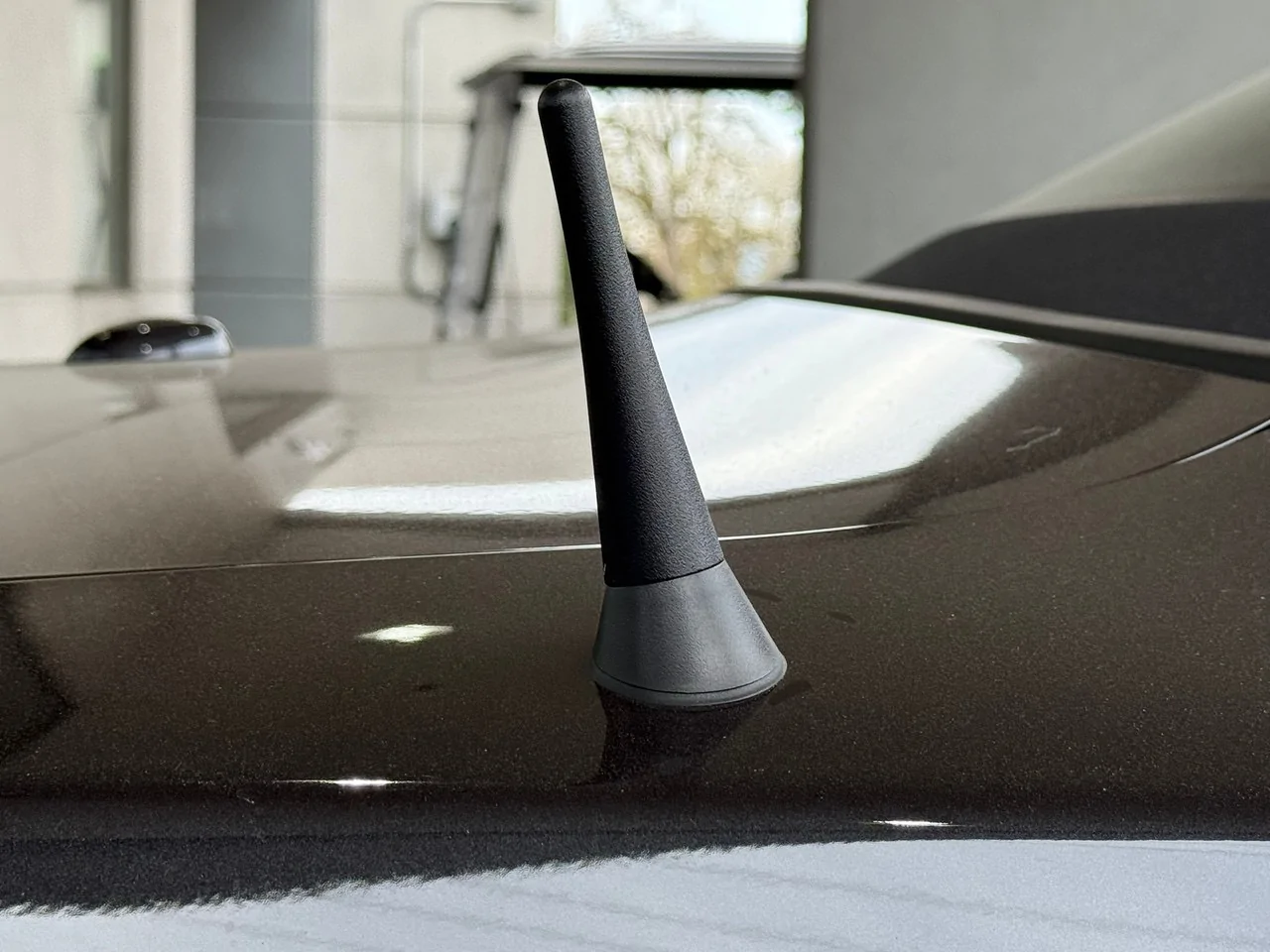 S650 Mustang Change trunk antenna Imag