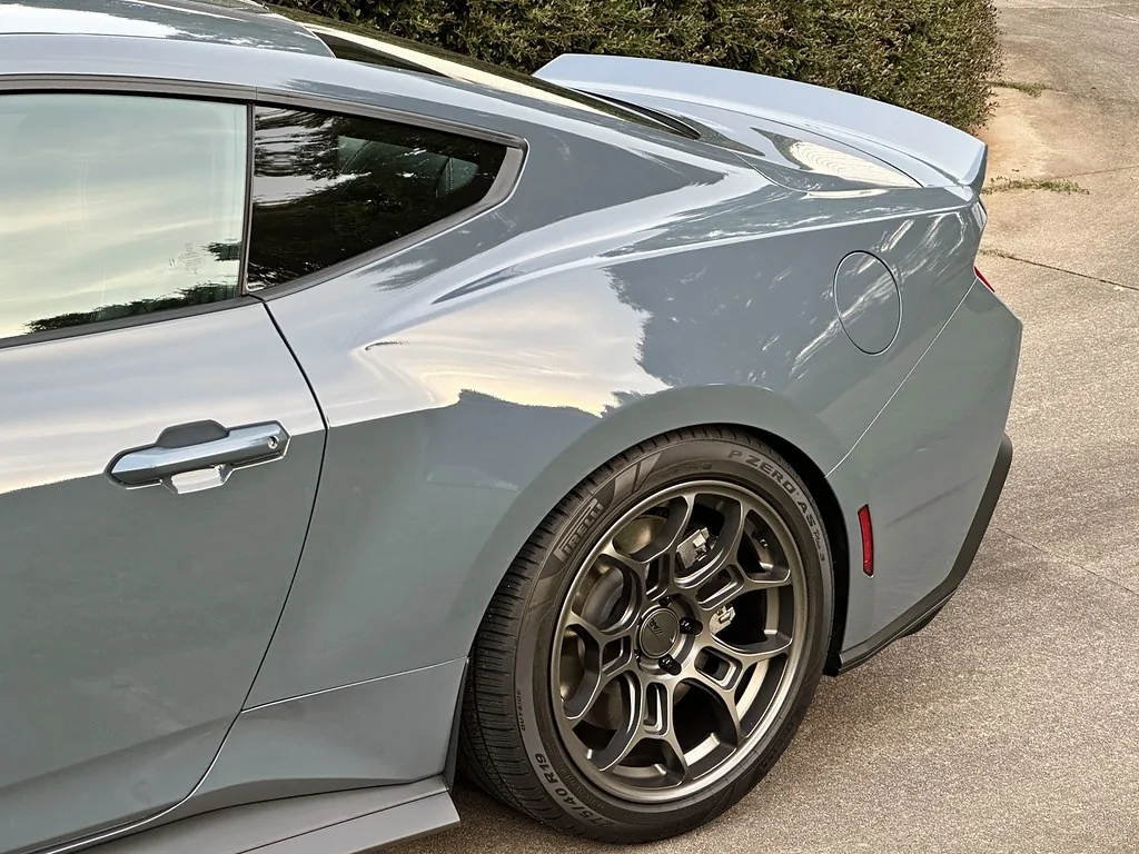 S650 Mustang Show me your spoiler! 54642960218_ed1b144c92_
