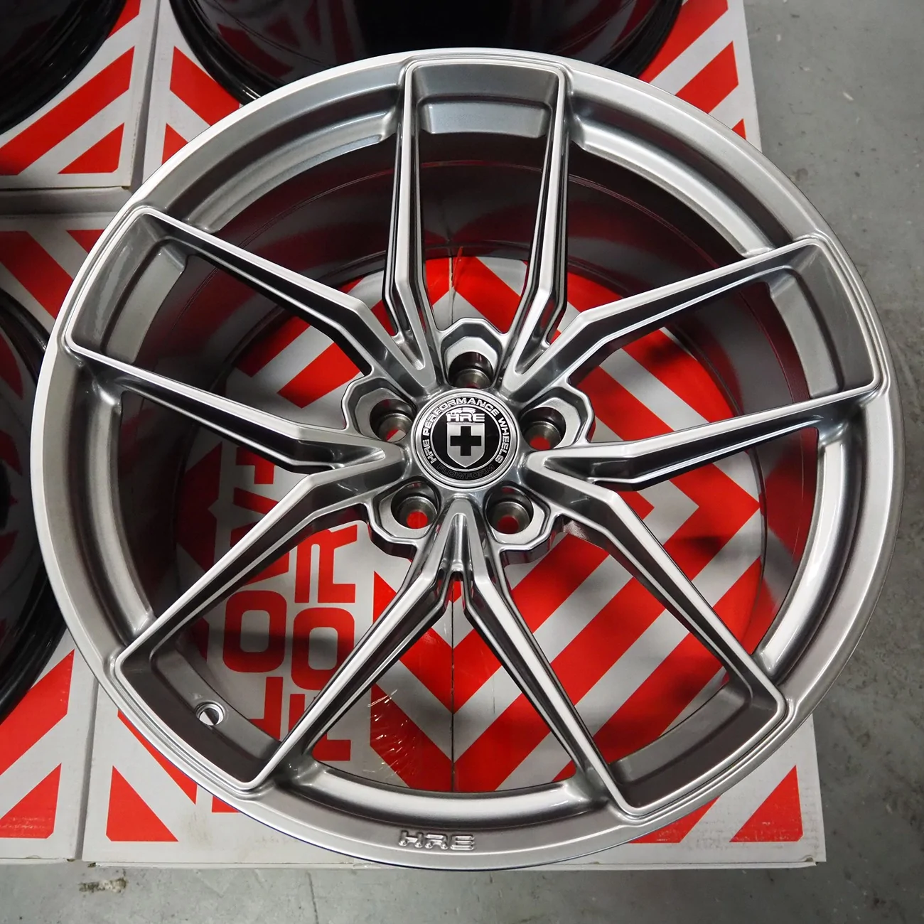 hre-ff21-liquid-metal-wheels-6.webp