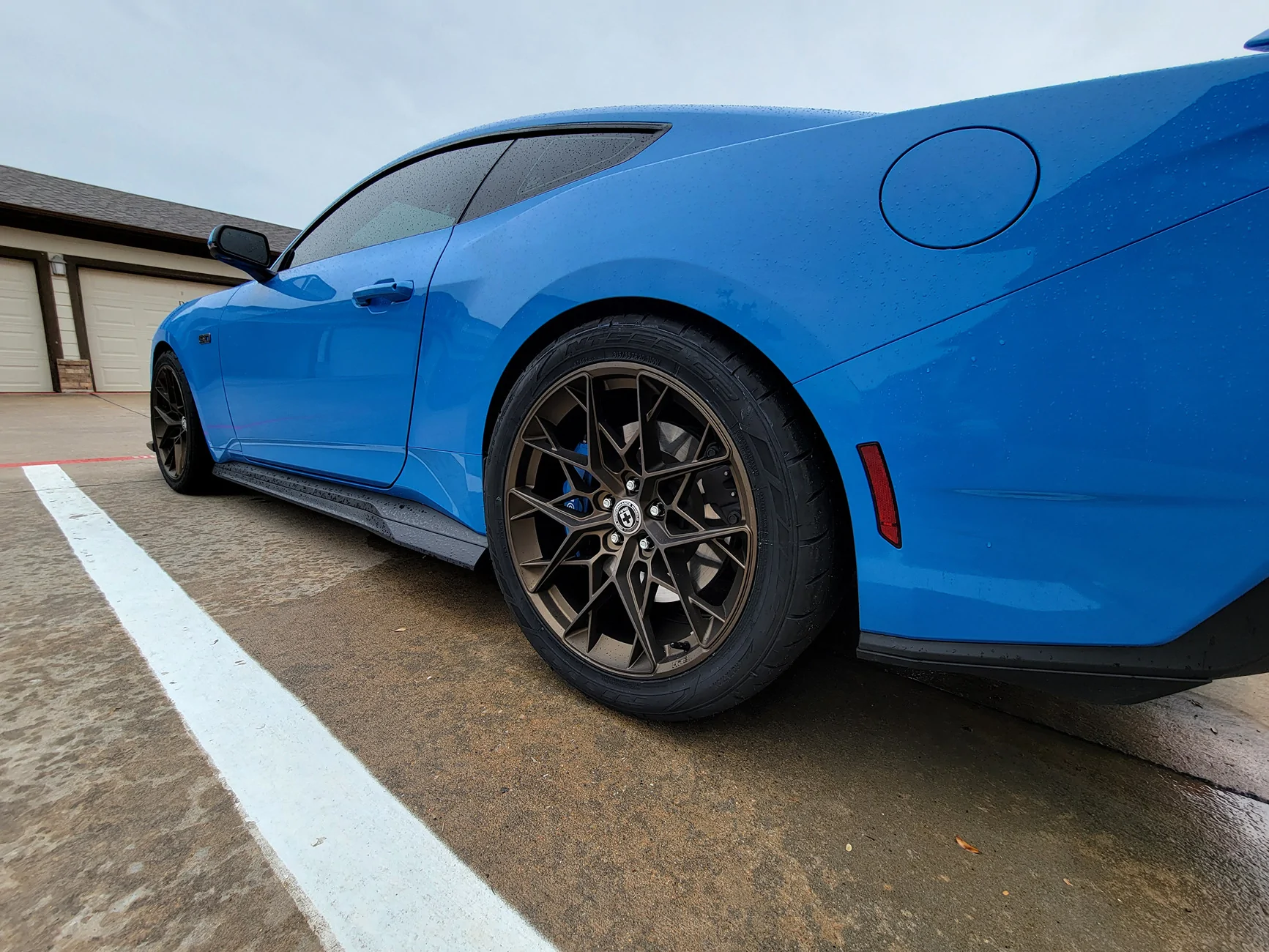 S650 Mustang Any pics of 20x10/20x11 without lowering? 20240420_135129