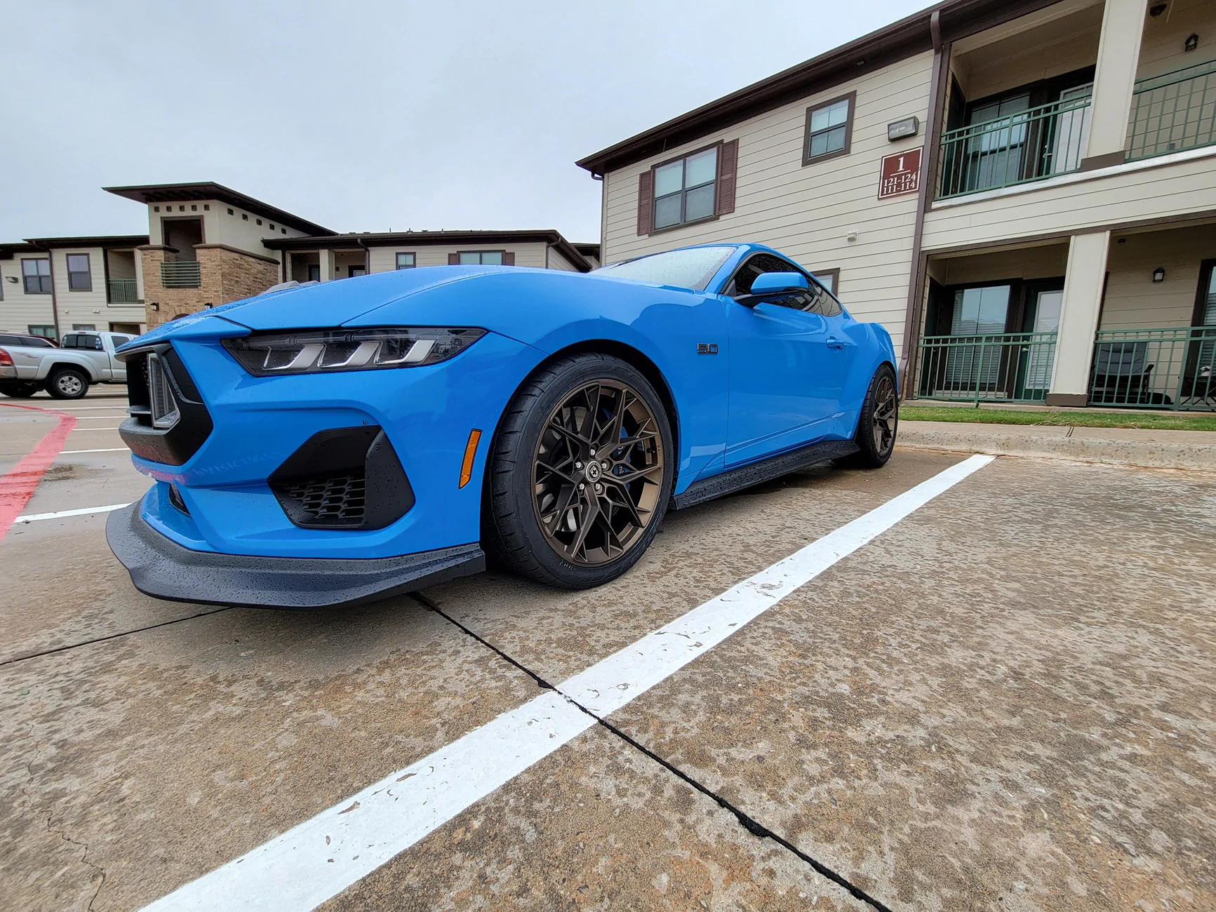 S650 Mustang Any pics of 20x10/20x11 without lowering? 20240420_135117