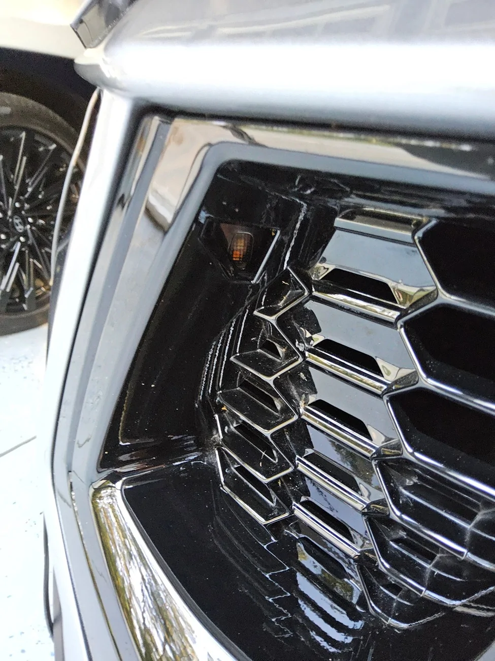 S650 Mustang Small Light in both sides of grill 17576279056373372376949606928881