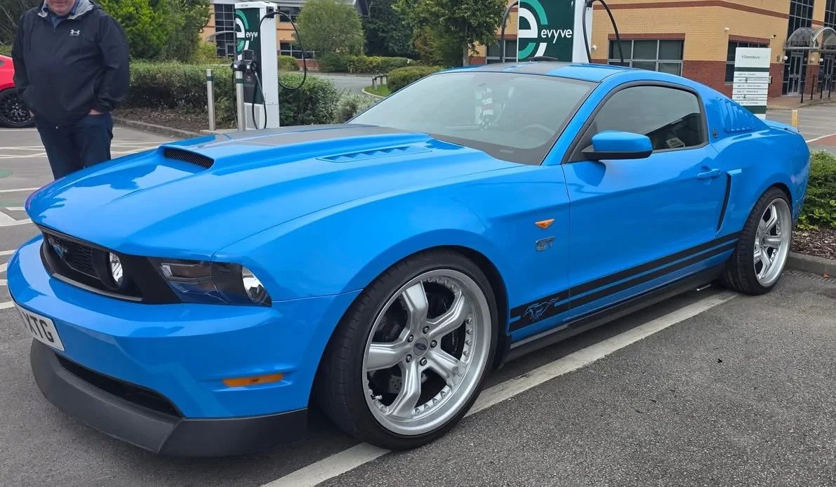 S650 Mustang Aston Martin Vanquish AE55 Grabber Blue 3