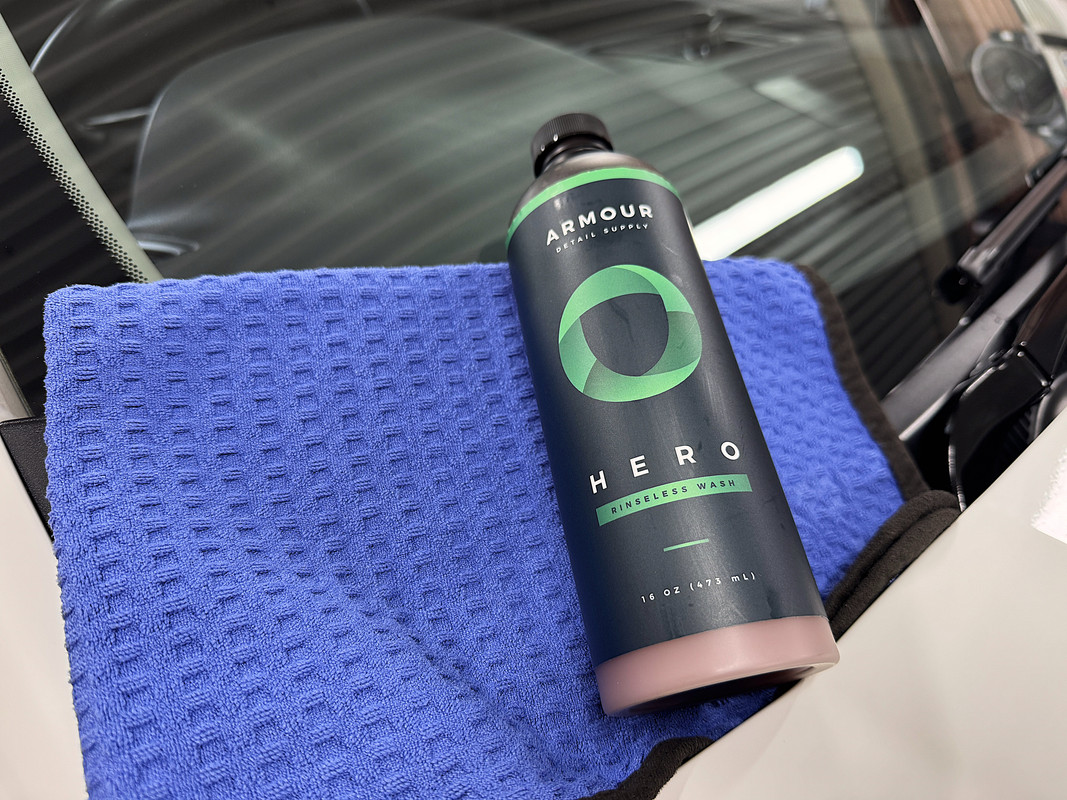 S650 Mustang Glass Cleaning With Rinse-less Wash IMG-7494
