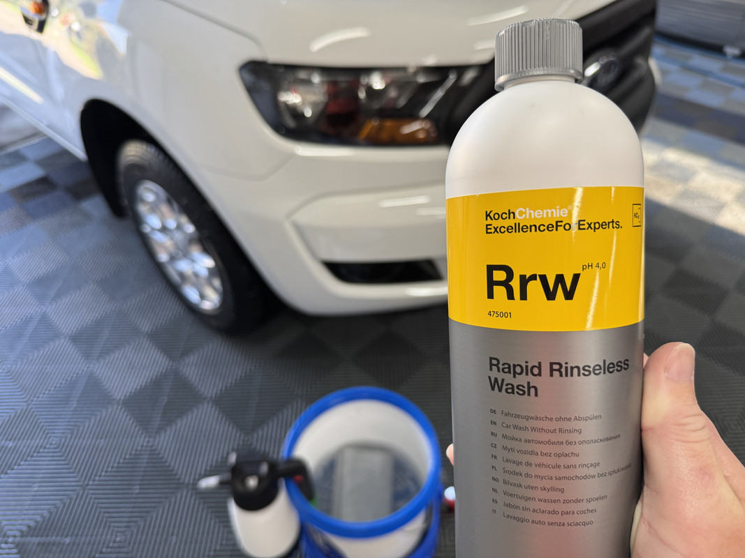 S650 Mustang Glass Cleaning With Rinse-less Wash IMG-4576