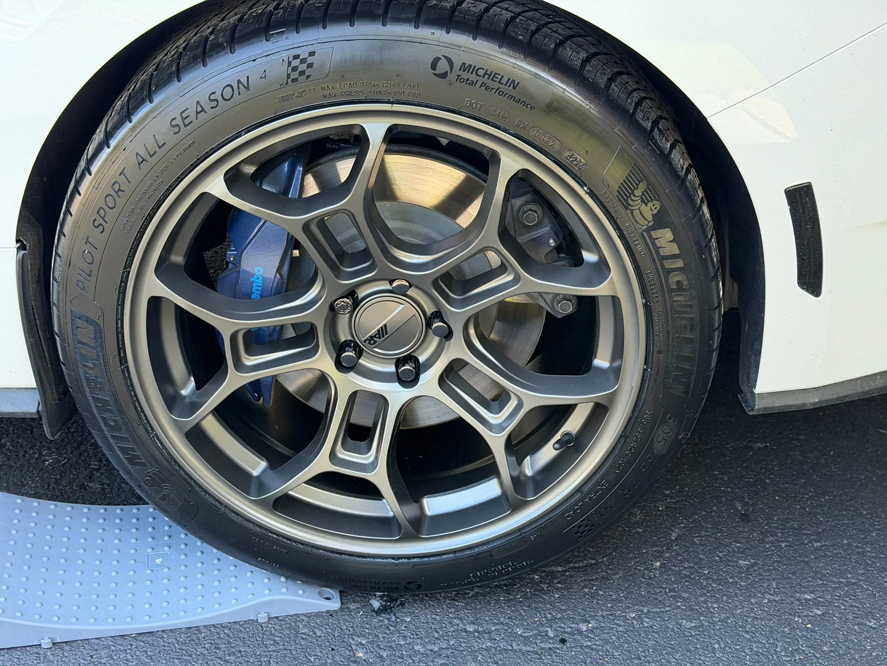 S650 Mustang Any pics of 20x10/20x11 without lowering? IMG-0143