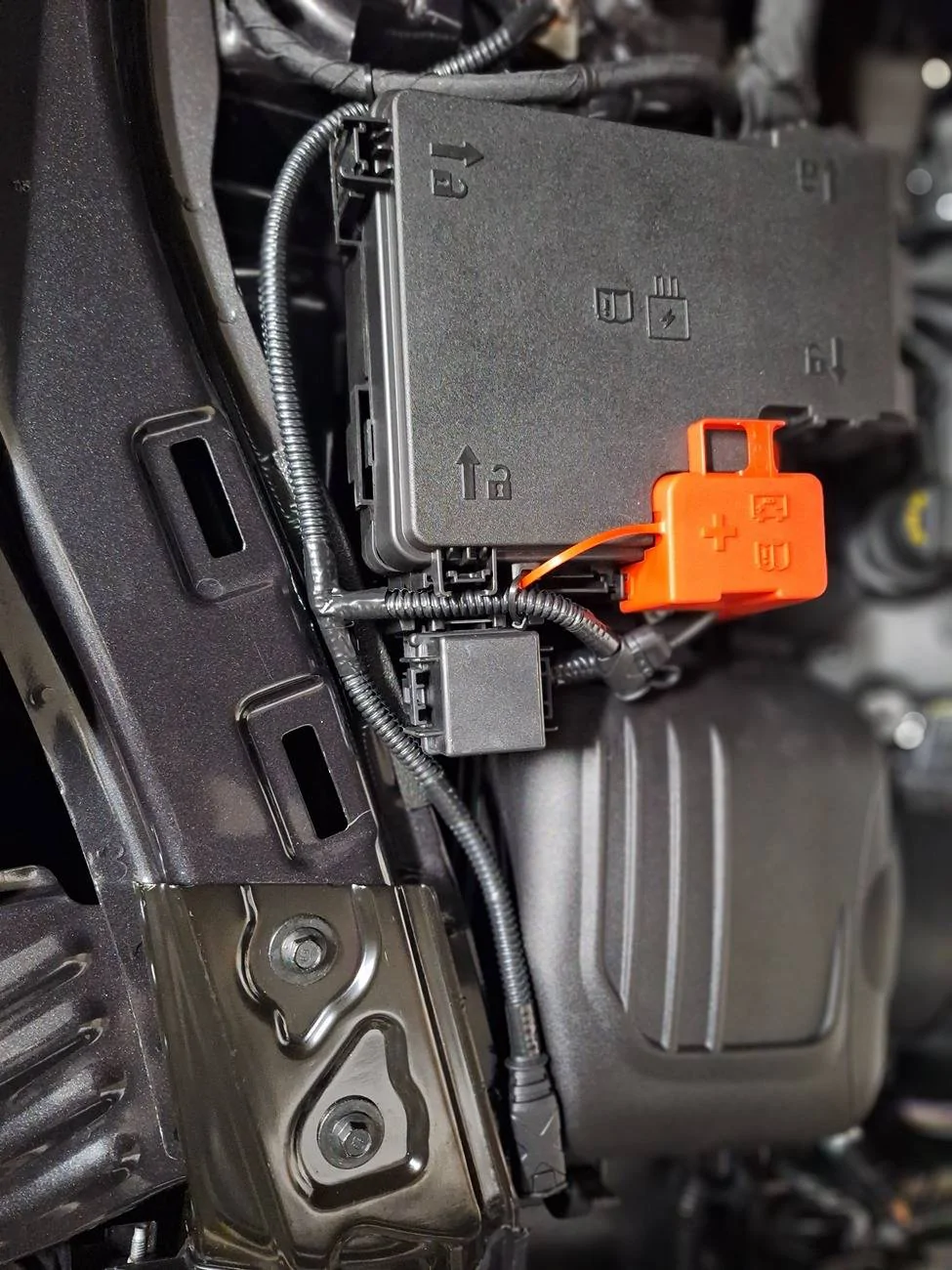 S650 Mustang Battery tender options for storage? 1762396612304-3j