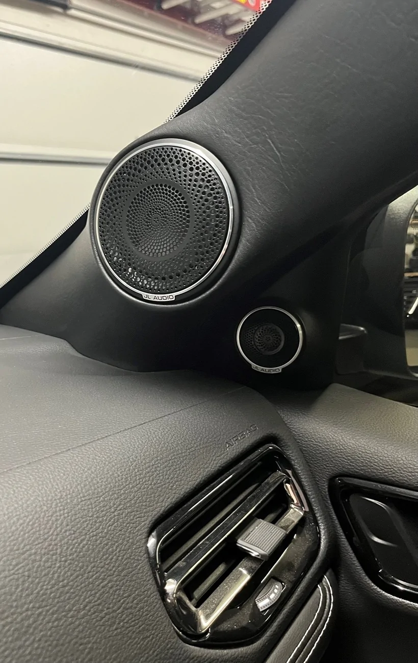 S650 Mustang 2025 DH with B&O - not loud enough hellcat pillars