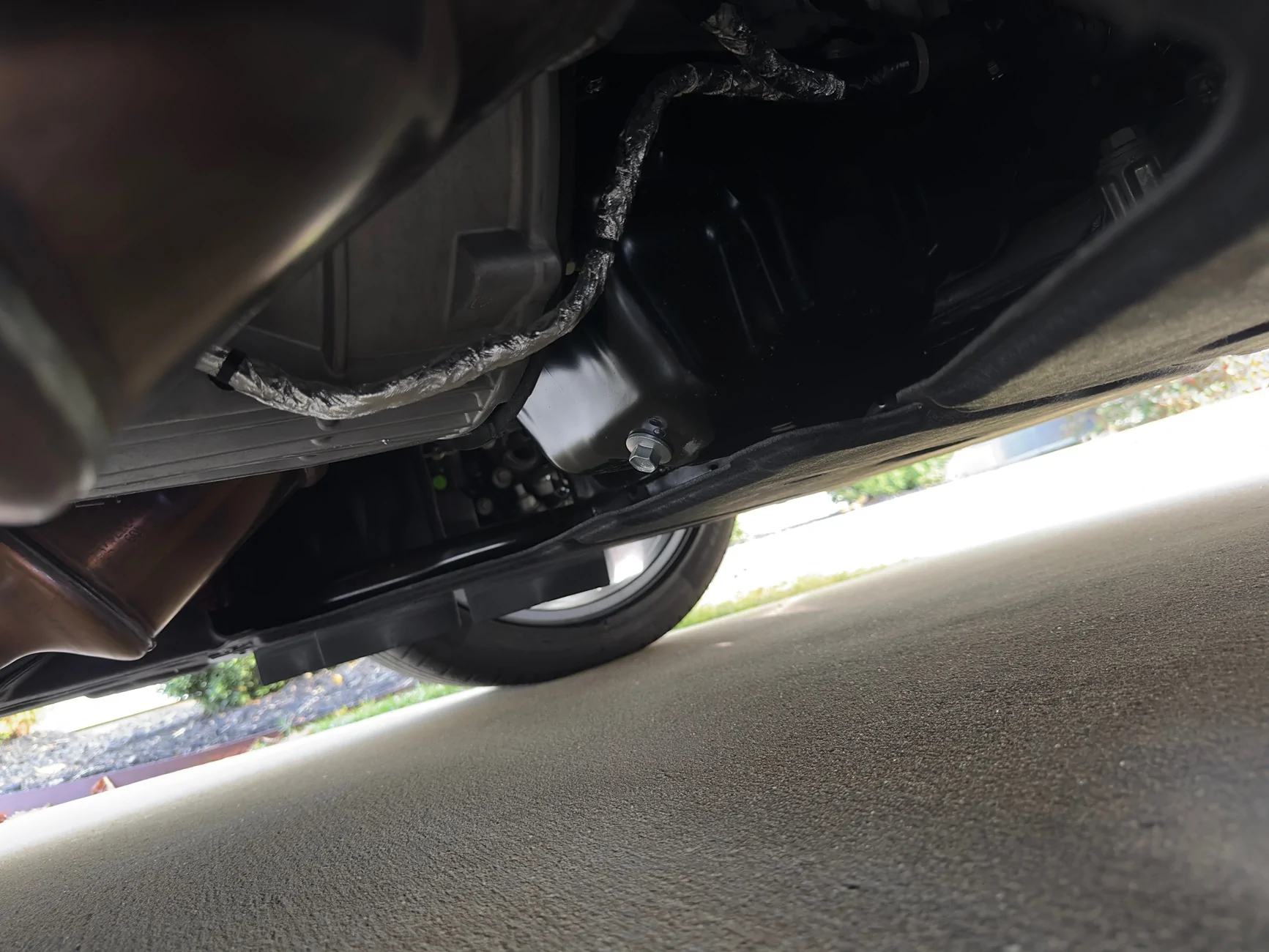 S650 Mustang 2026 MUSTANG ACCESS FOR OIL FILTER & DRAIN PLUG? IMG_0723