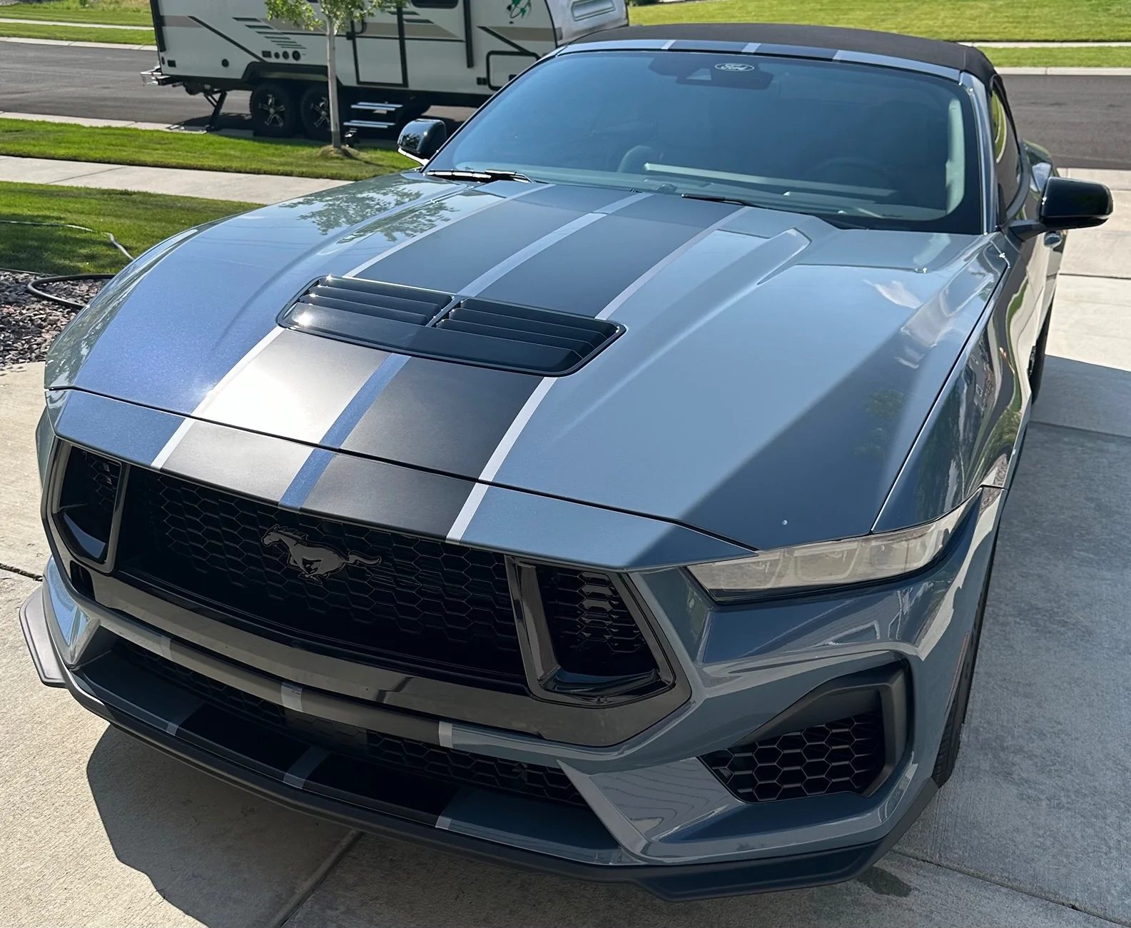 S650 Mustang Vapor Blue with White Strips? IMG_1055