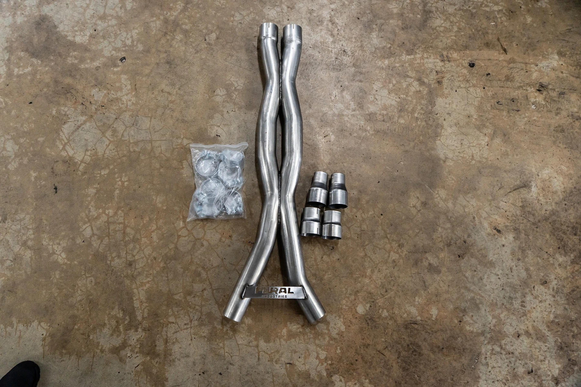 S650 Mustang Feral Industries - Double X Pipe Resonator Delete DSC08165