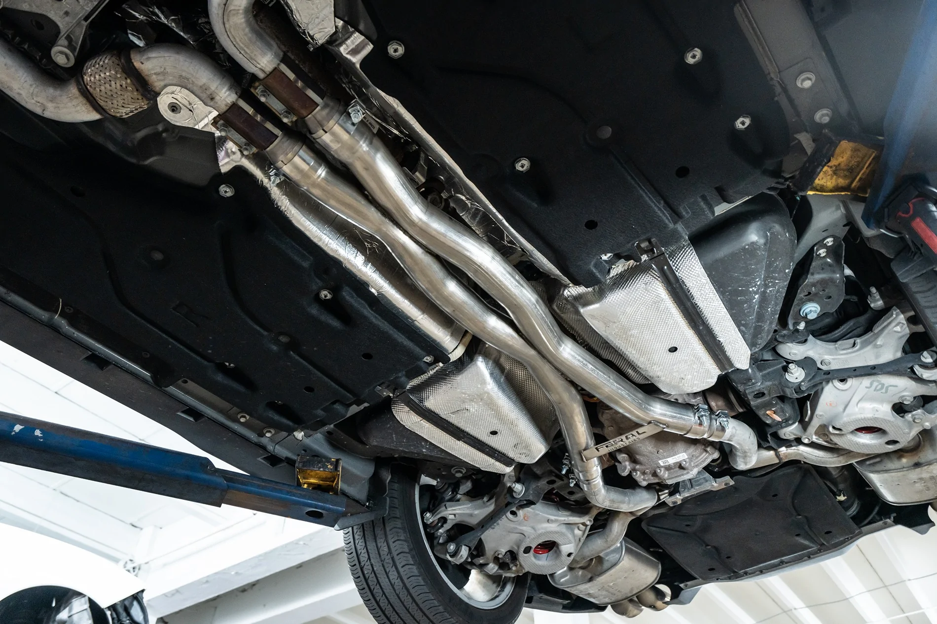 S650 Mustang Feral Industries - Double X Pipe Resonator Delete DSC08265