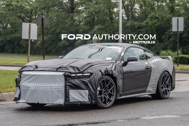 S650 Mustang Ford to reveal all-new road-going race car on January 15... GT500 successor?! une-2025-Exterior-030-front-three-quarters-720x480