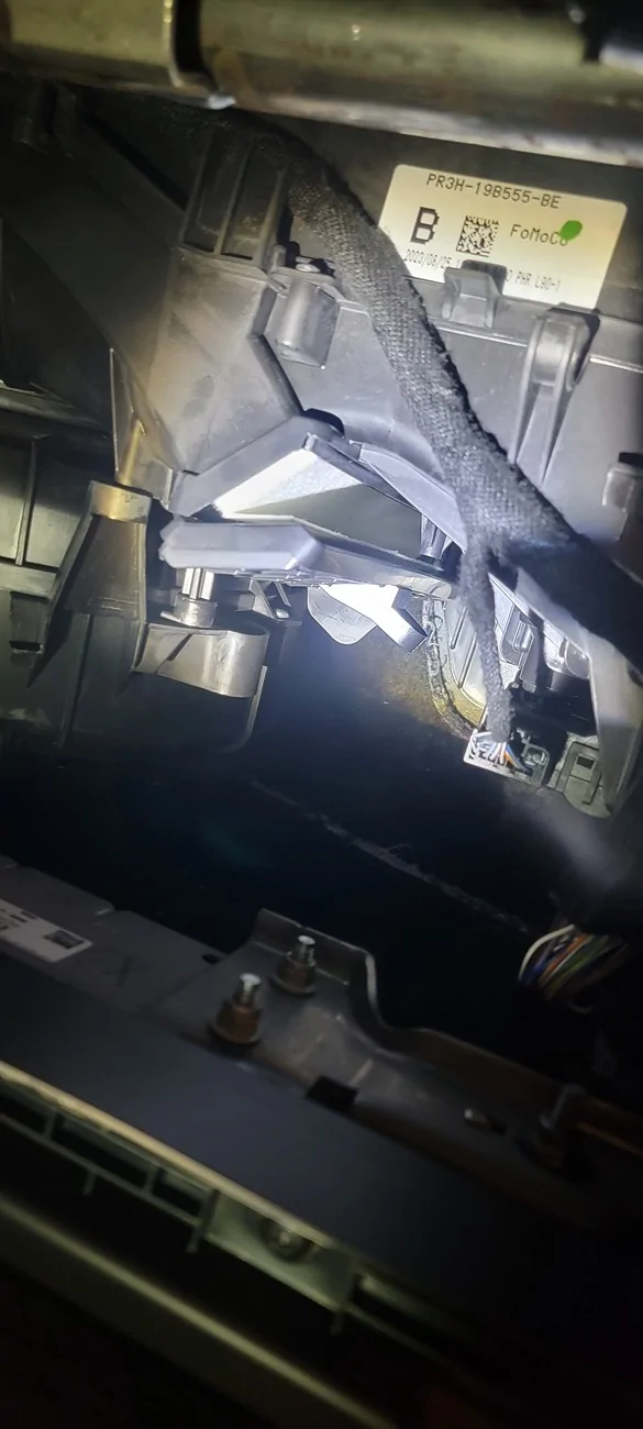 S650 Mustang Help removing cabin air filter door 20260113_153649